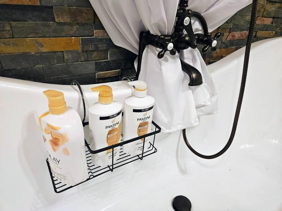 Private Cabin- Breakfast - Double Tub - 75In Tv - Sup - Washer Dryer - Bbq West Point Esterno foto